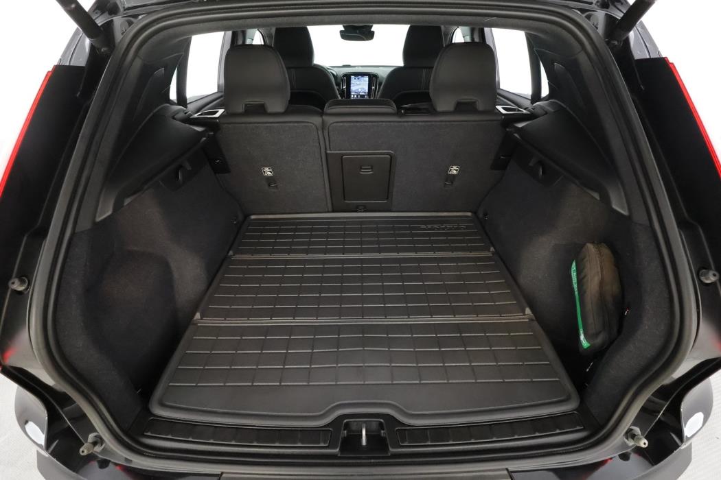 VOLVO XC40 2023