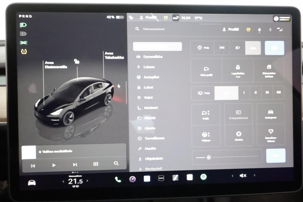 TESLA MODEL 3 2023