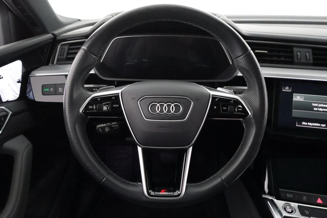 AUDI e-tron 2022