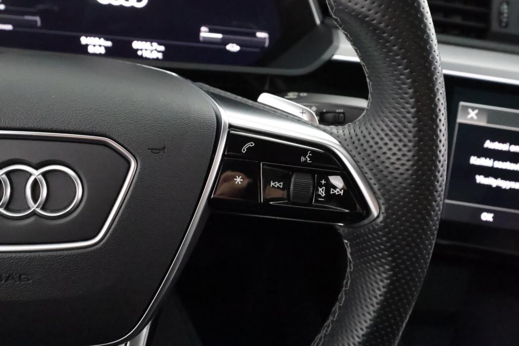 AUDI e-tron 2022