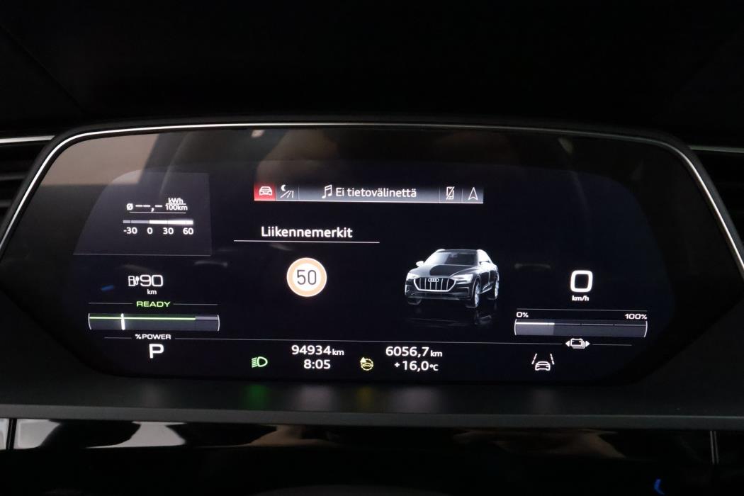 AUDI e-tron 2022