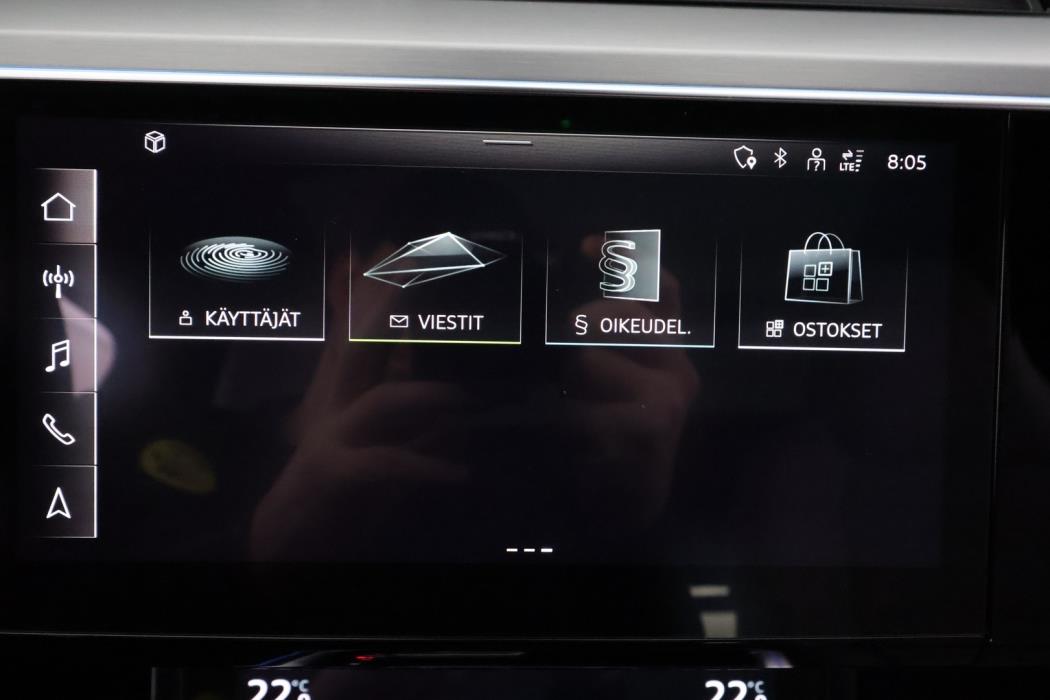 AUDI e-tron 2022