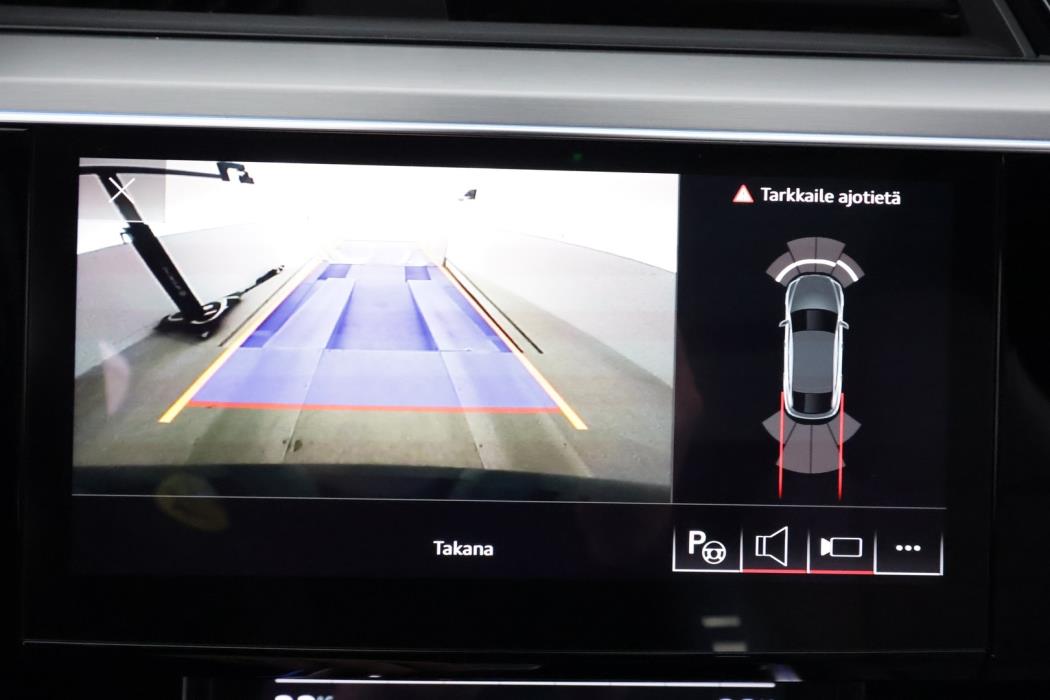 AUDI e-tron 2022