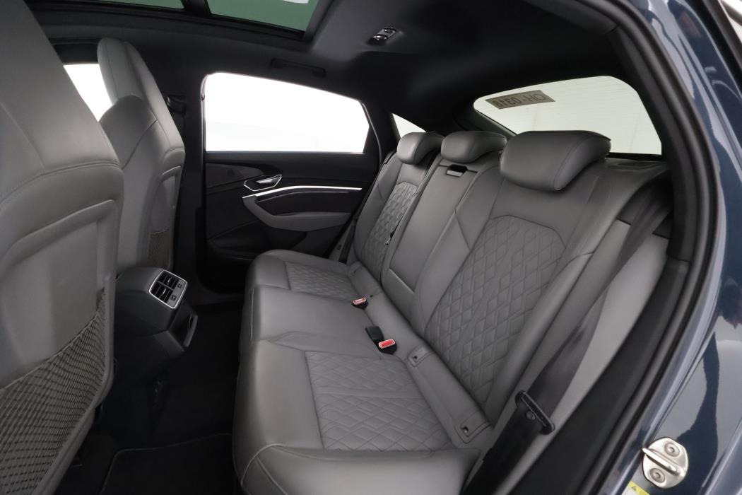AUDI e-tron 2022