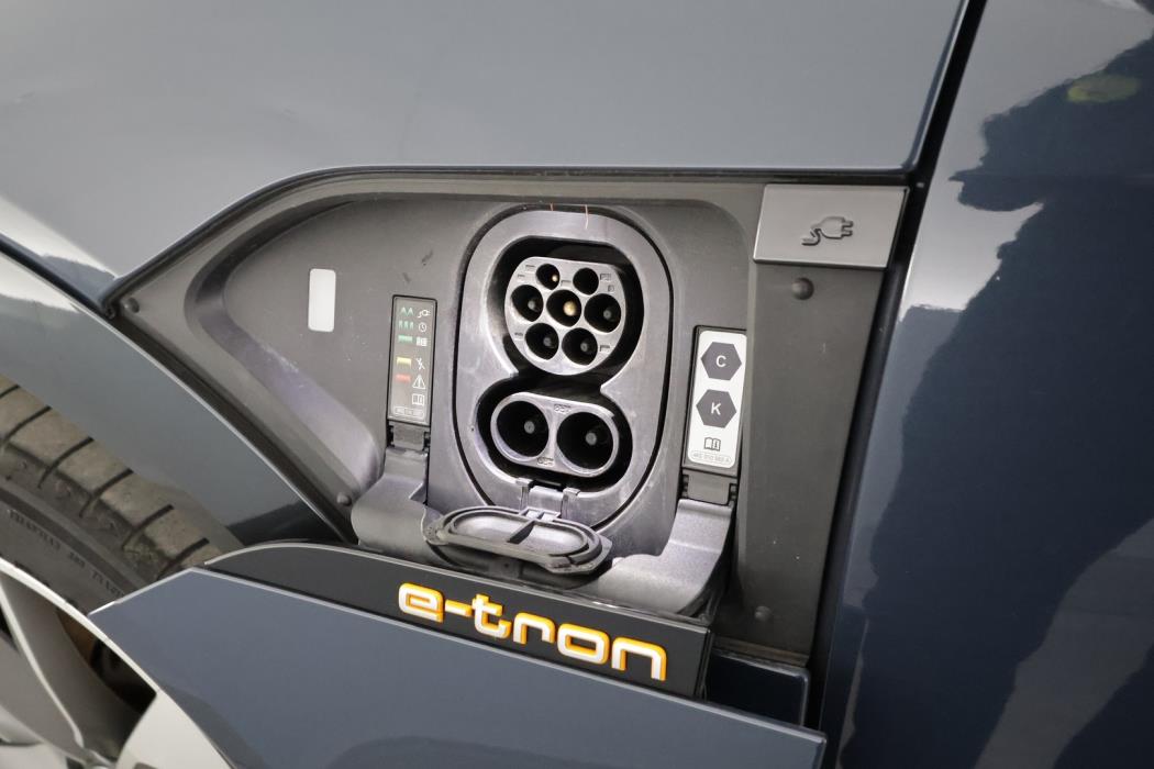 AUDI e-tron 2022