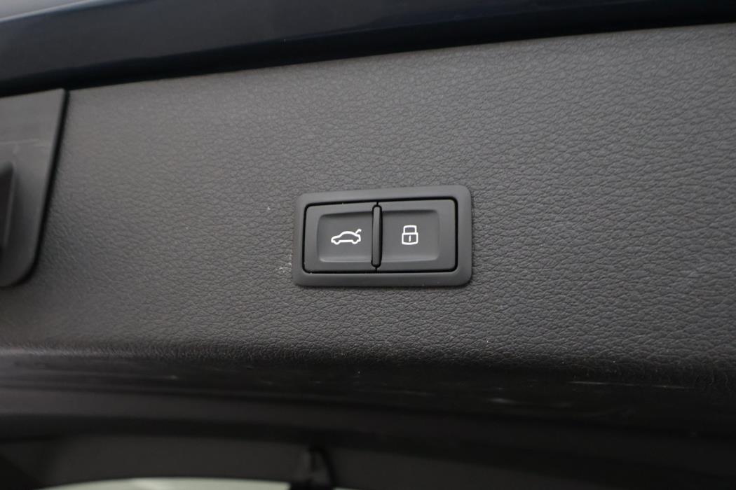 AUDI e-tron 2022