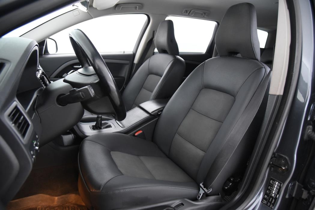 VOLVO V70 2010