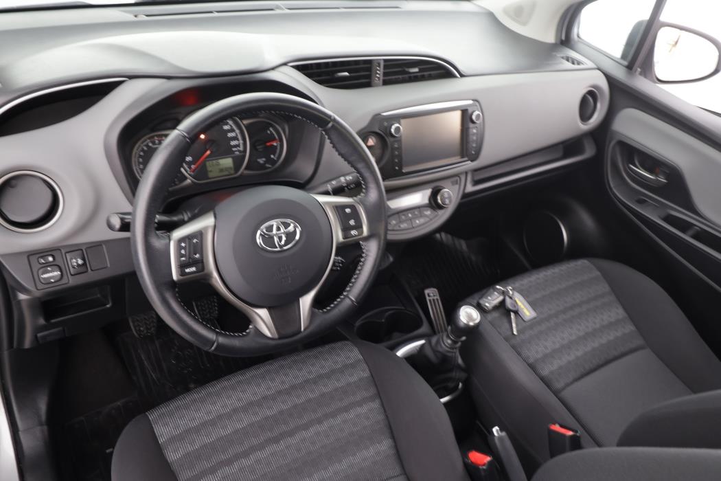 TOYOTA Yaris 2017