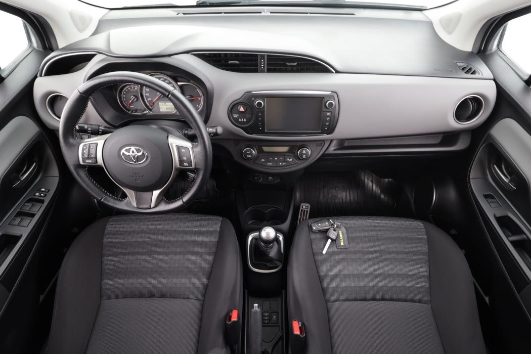 TOYOTA Yaris 2017