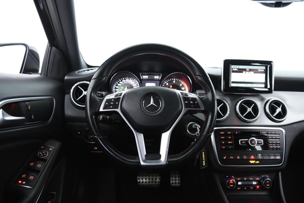 MERCEDES-BENZ GLA 2015