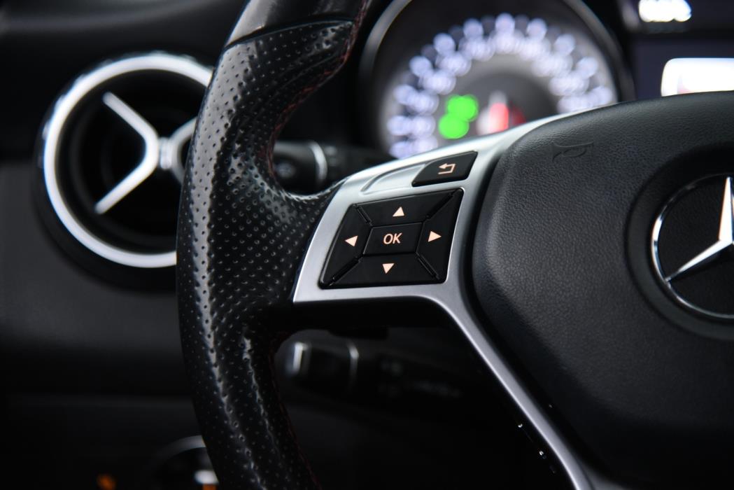 MERCEDES-BENZ GLA 2015