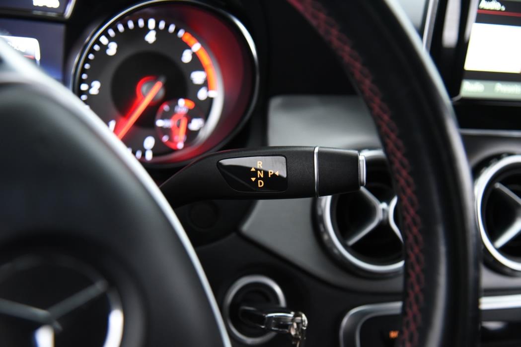 MERCEDES-BENZ GLA 2015