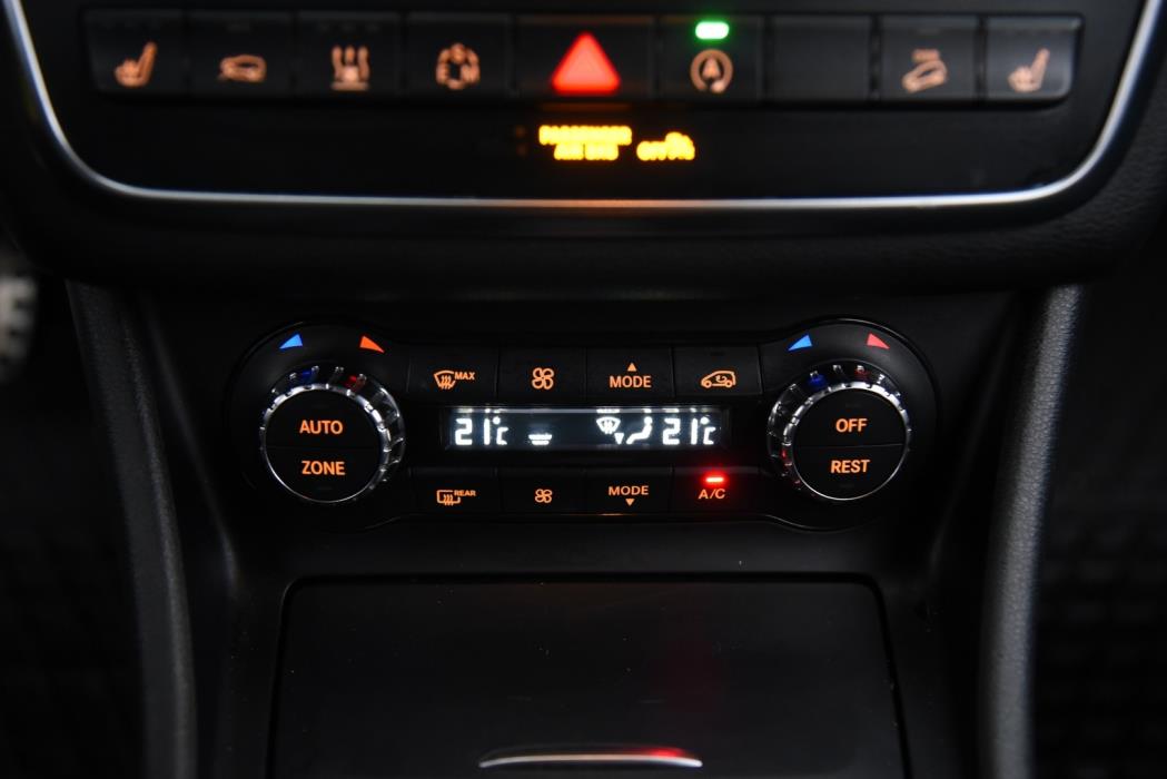 MERCEDES-BENZ GLA 2015