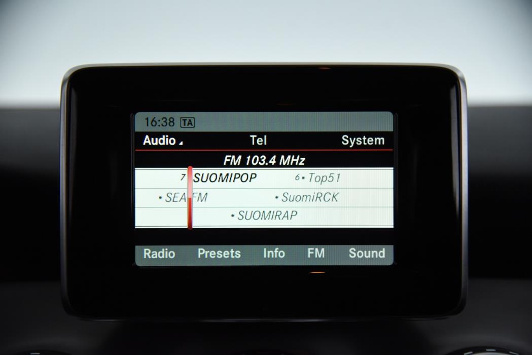 MERCEDES-BENZ GLA 2015