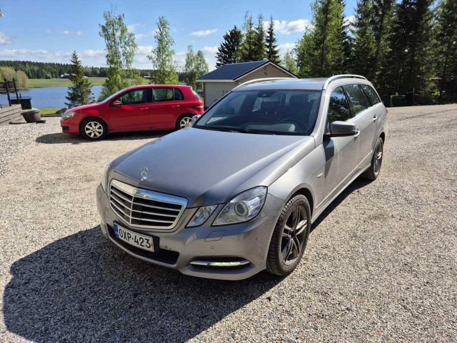 MERCEDES-BENZ E 2011