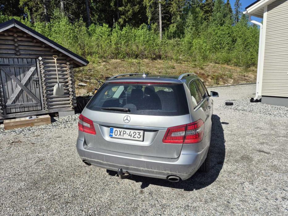 MERCEDES-BENZ E 2011