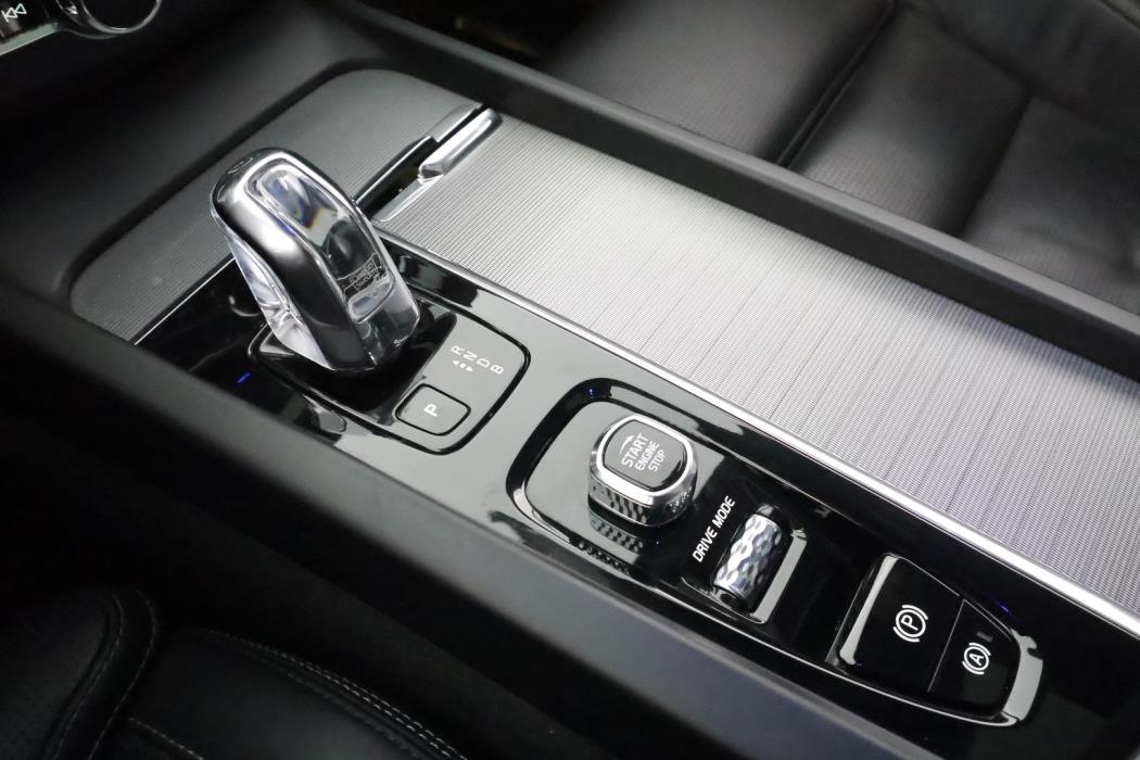 VOLVO XC60 2019
