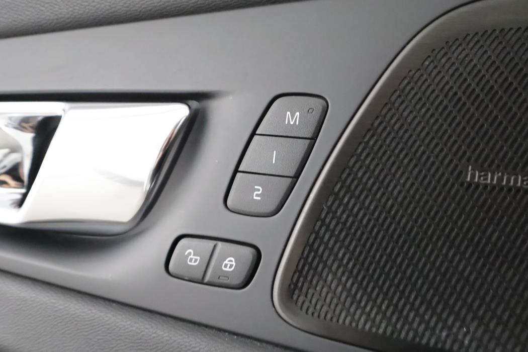 VOLVO XC60 2019