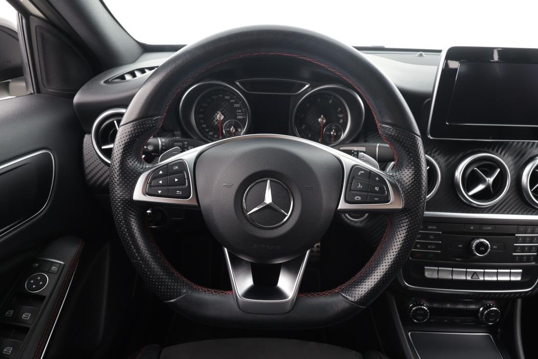 MERCEDES-BENZ A 2016