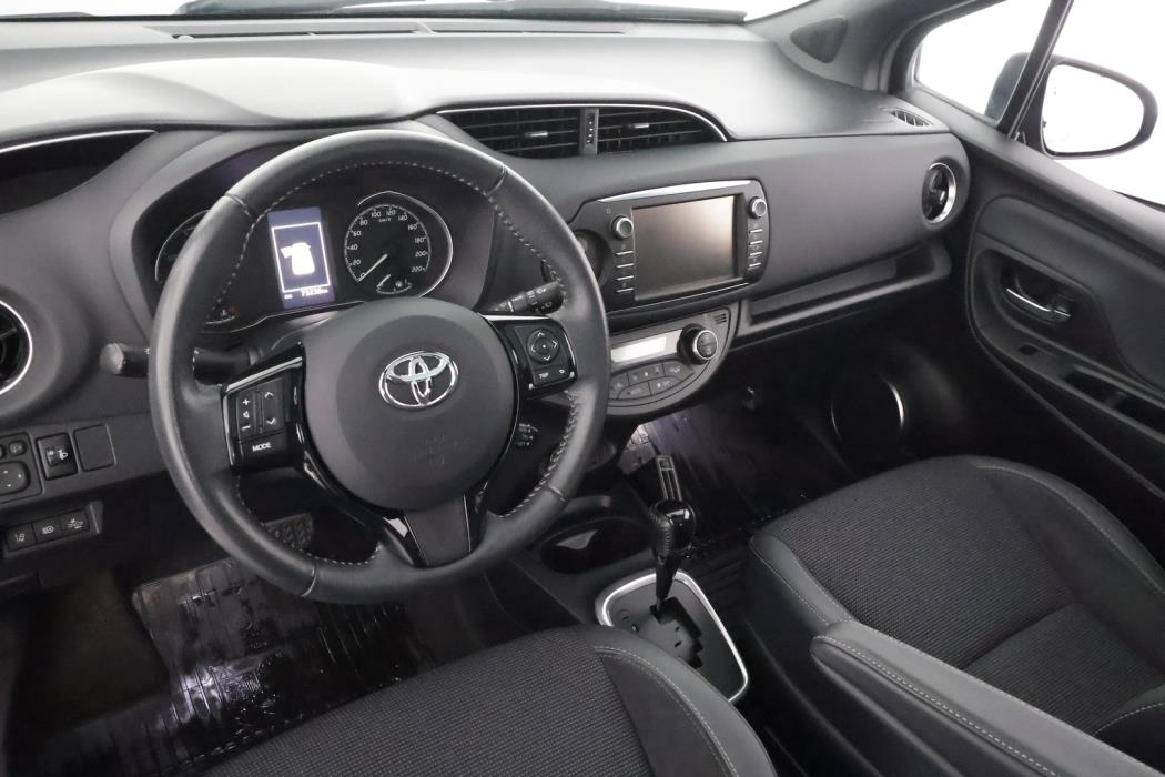 TOYOTA Yaris 2019