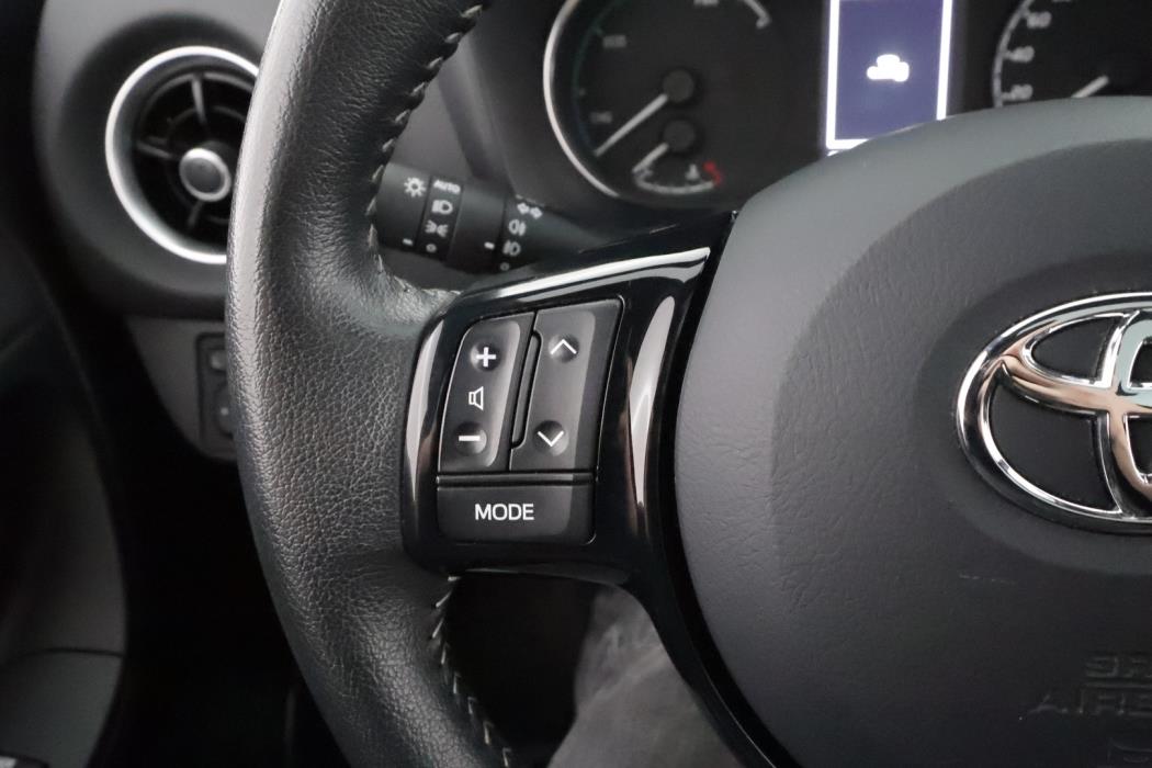 TOYOTA Yaris 2019