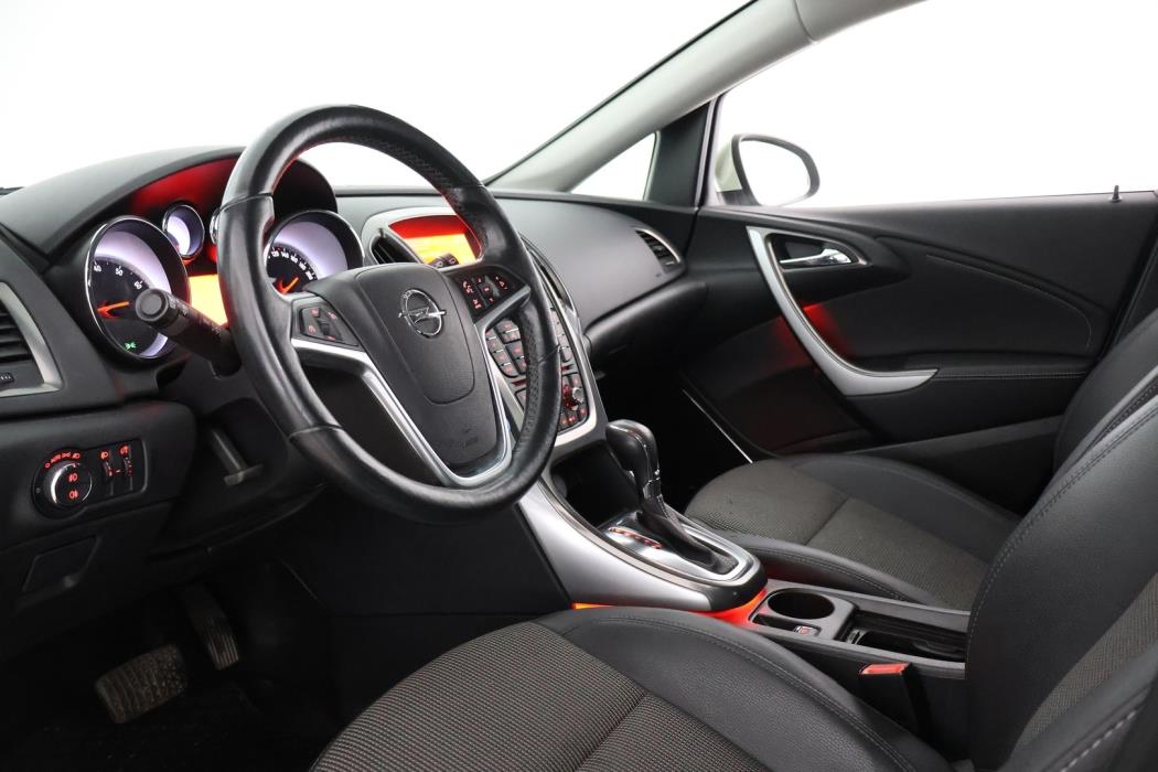 OPEL Astra 2011