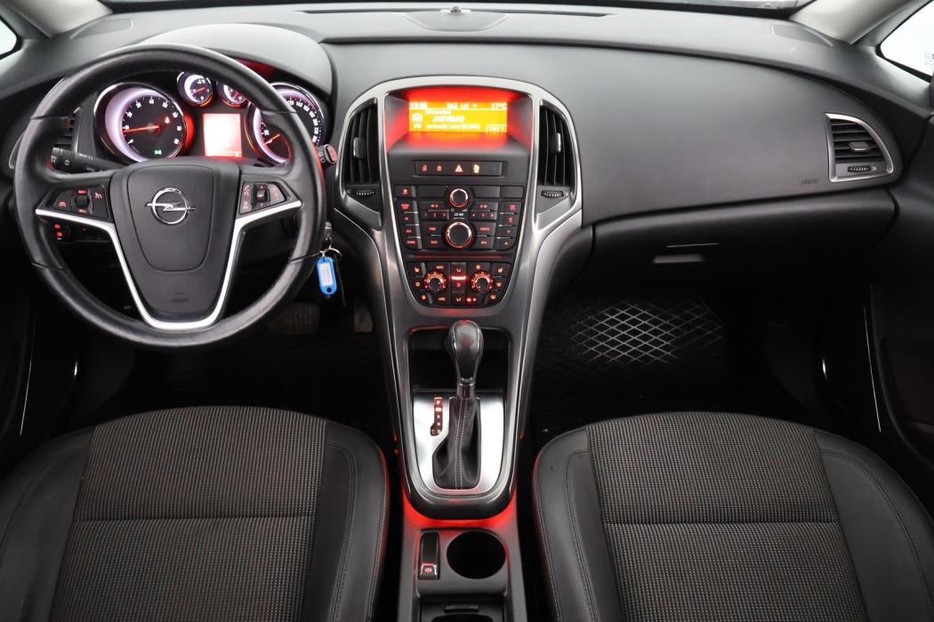 OPEL Astra 2011