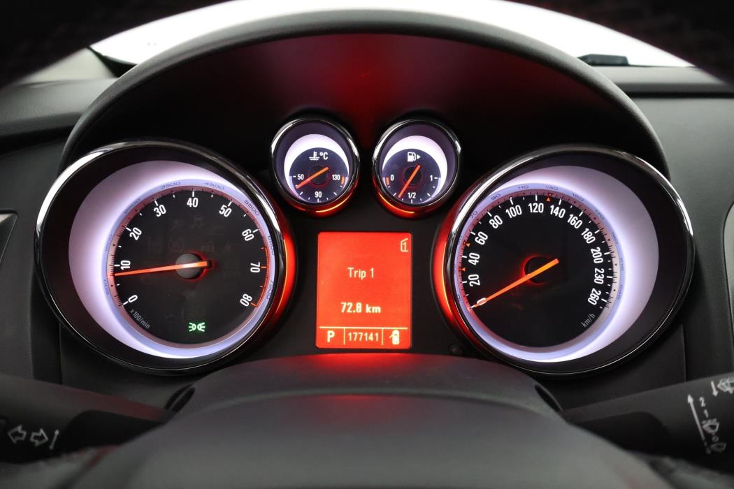 OPEL Astra 2011