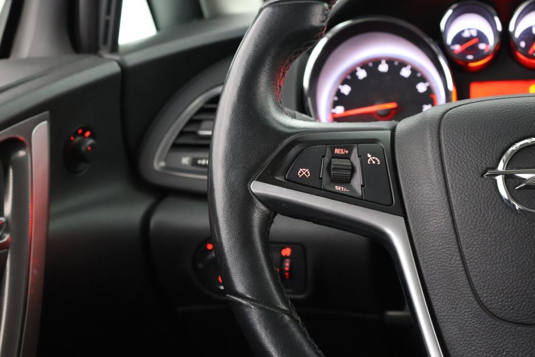 OPEL Astra 2011