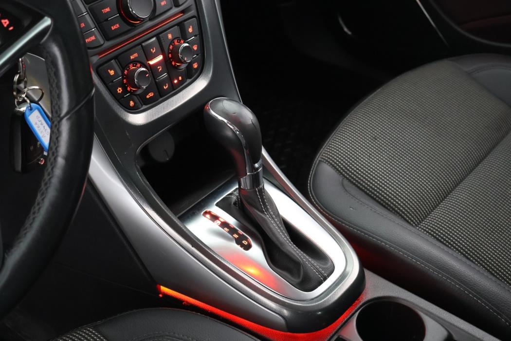 OPEL Astra 2011
