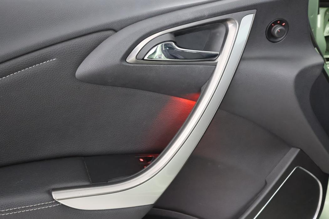OPEL Astra 2011