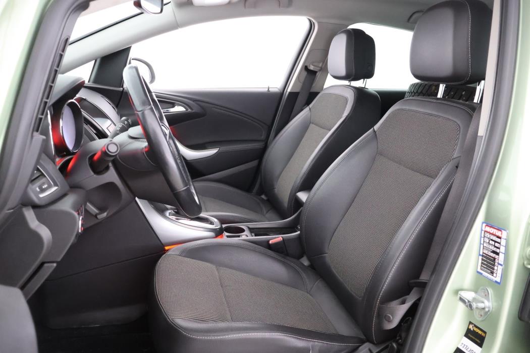 OPEL Astra 2011