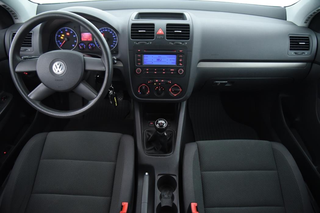 VOLKSWAGEN Golf 2005