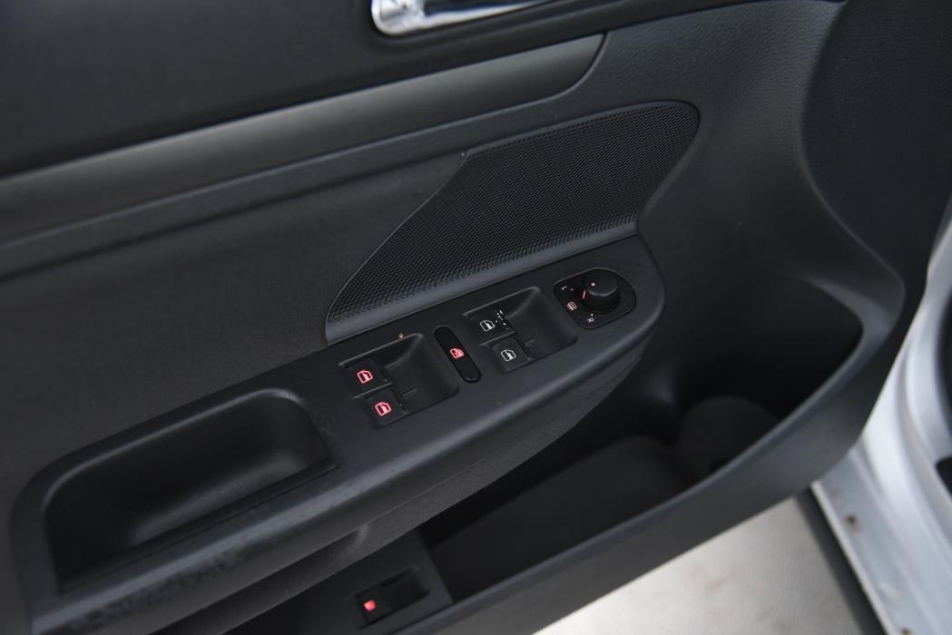 VOLKSWAGEN Golf 2005