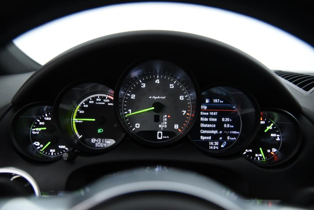 PORSCHE Cayenne 2015