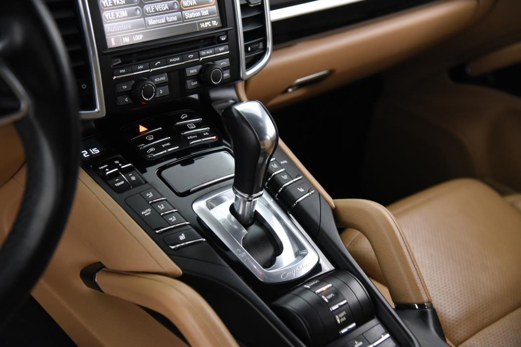 PORSCHE Cayenne 2015