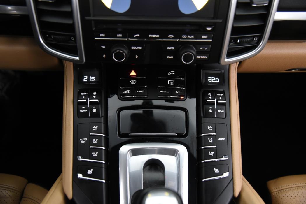 PORSCHE Cayenne 2015