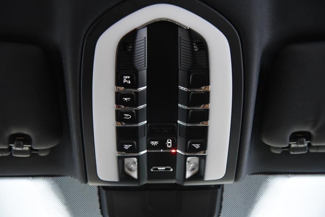 PORSCHE Cayenne 2015