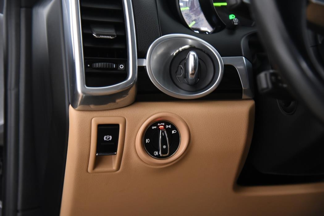 PORSCHE Cayenne 2015