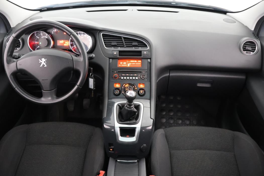 PEUGEOT 5008 2015