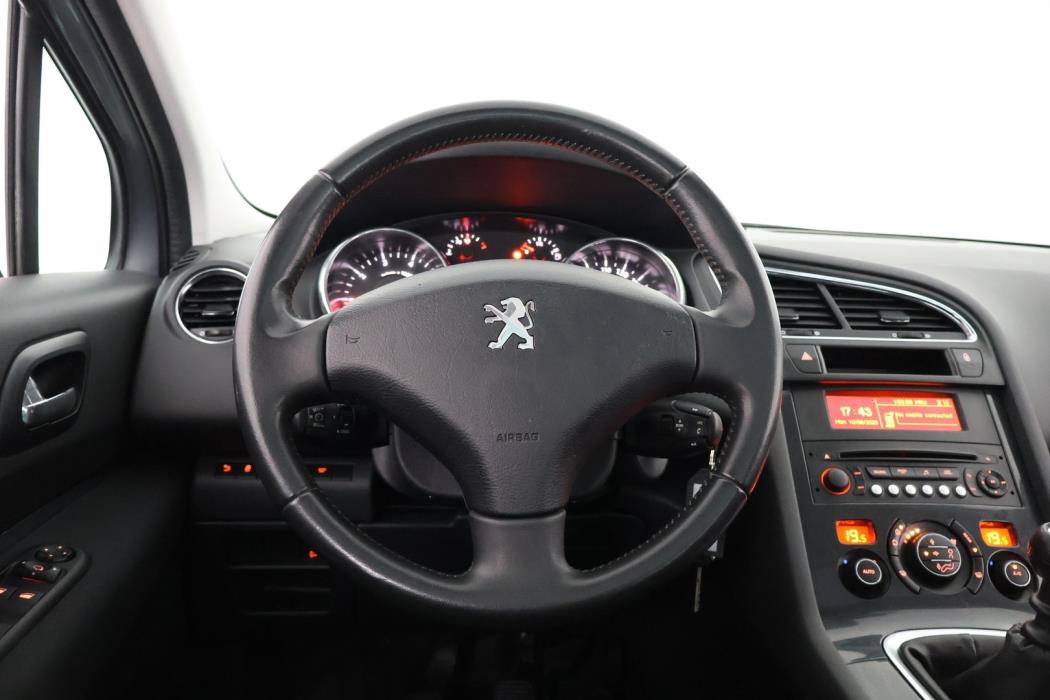 PEUGEOT 5008 2015