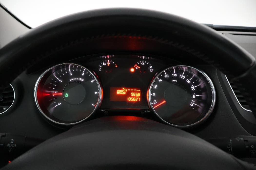 PEUGEOT 5008 2015