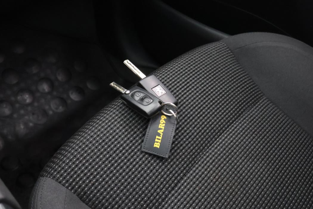 PEUGEOT 5008 2015