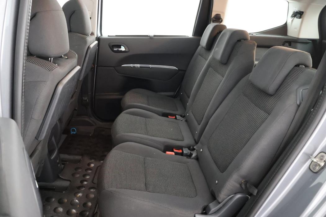 PEUGEOT 5008 2015