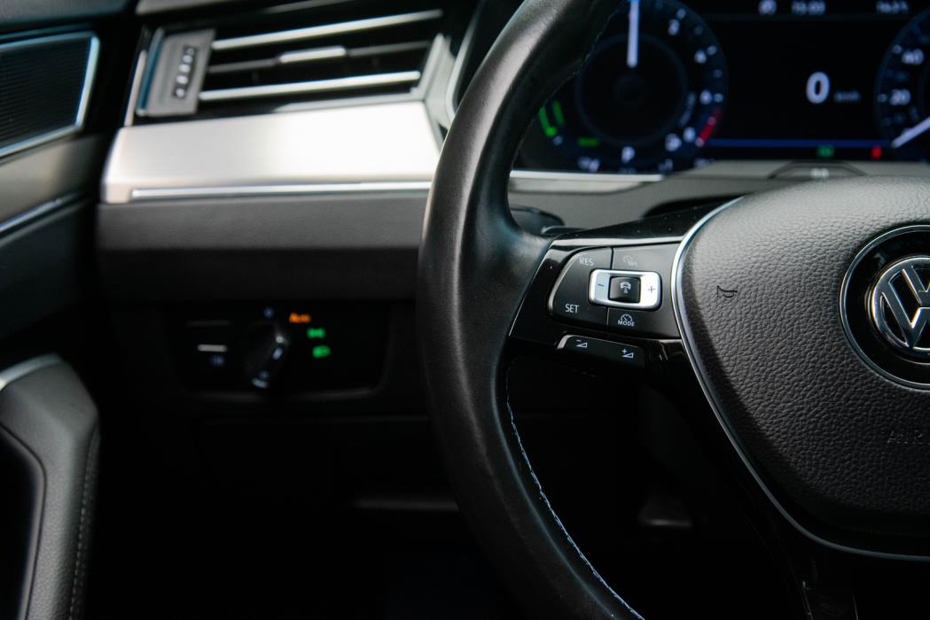 VOLKSWAGEN PASSAT 2018