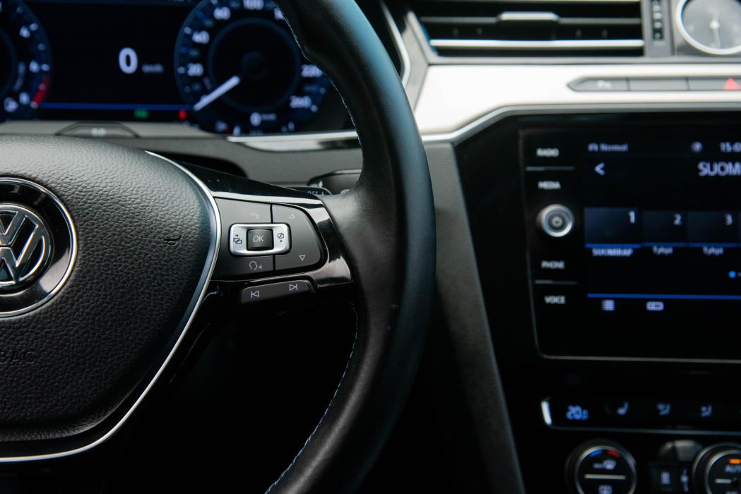 VOLKSWAGEN PASSAT 2018