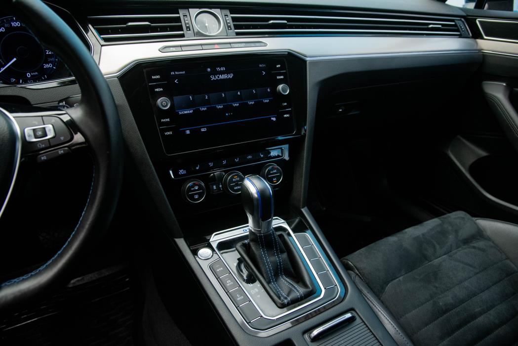 VOLKSWAGEN PASSAT 2018