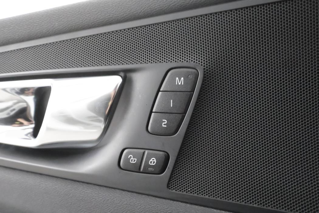 VOLVO XC60 2020