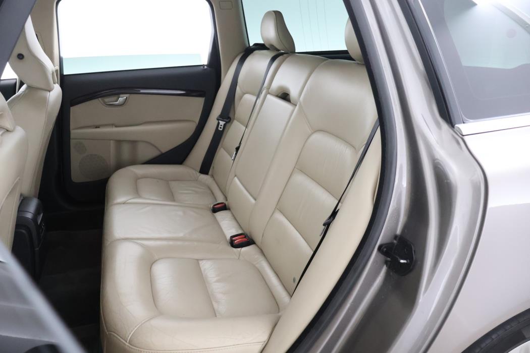 VOLVO V70 2010