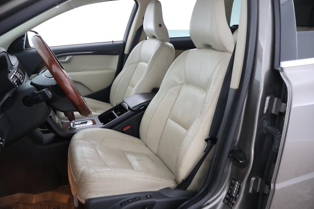 VOLVO V70 2010